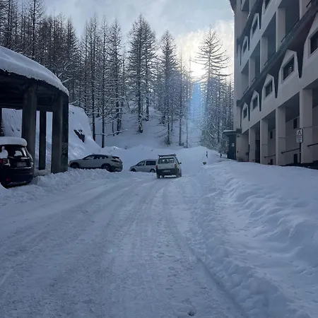 Cervinia Fronte Funivie *